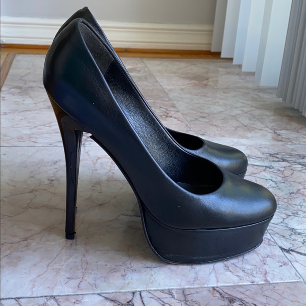 Sarkany Leather Pumps